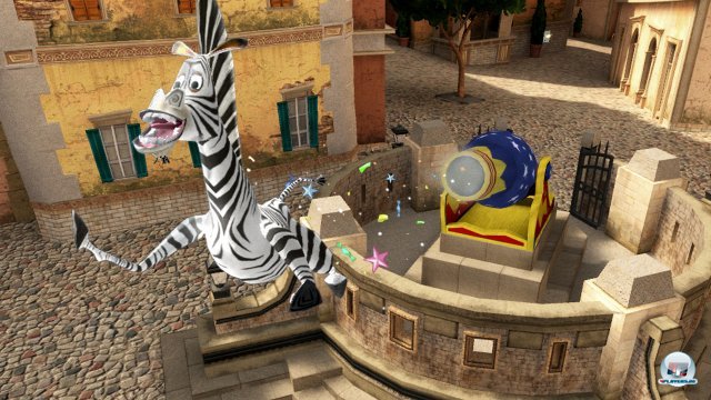 Marty kann sich auf hohe T�rme schie�en lassen. Vorher muss die zweite Figur oft Schalter umlegen, sonst klatscht das Zebra gegen eine verschlossene T�r.
