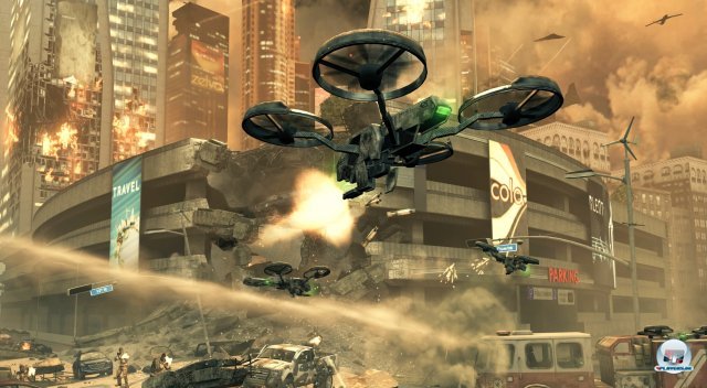 Zur Abwechslung liegt mal nicht New York in Schutt und Asche, sondern Los Angeles. Black Ops 2 bietet jede Menge futuristisches Kampfgerät. Zur Abwechslung liegt mal nicht New York in Schutt und Asche, sondern Los Angeles. Black Ops 2 bietet jede Menge futuristisches Kampfgerät.